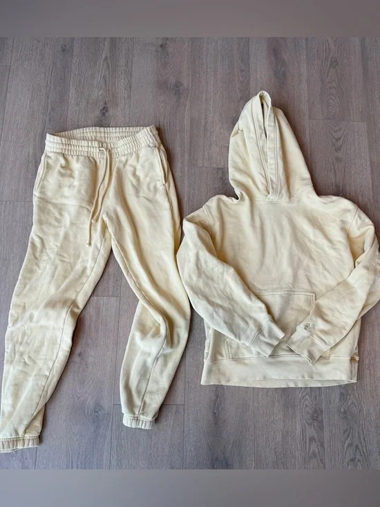 TNA Aritzia Sweat Set - Picture 1 of 10